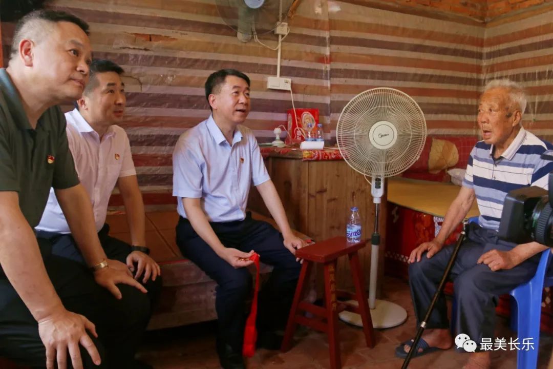“七一”将至,区领导走访慰问困难党员 “七一”将至,区领导走访慰问困难党员