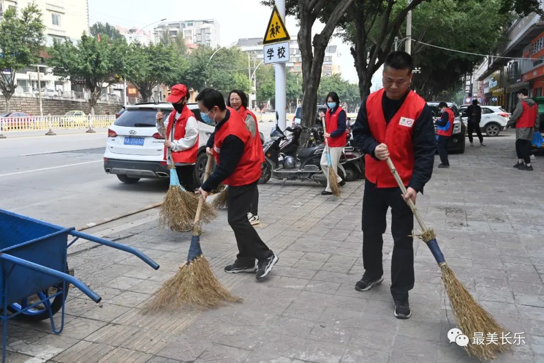 扮靓文明城市,这场百人党员志愿活动真给力! 扮靓文明城市,这场百人党员志愿活动真给力!