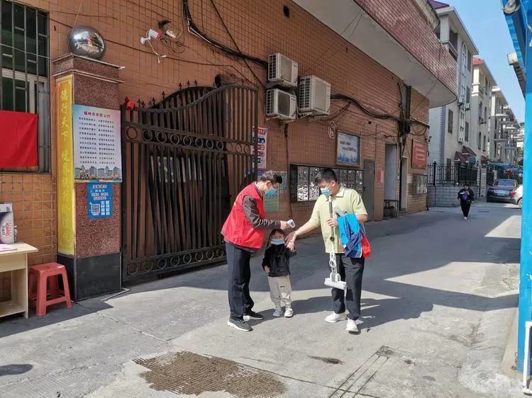 “万名干部下基层” 构建红色防疫新矩阵 “万名干部下基层” 构建红色防疫新矩阵