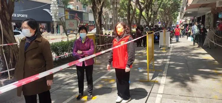 “万名干部下基层” 构建红色防疫新矩阵 “万名干部下基层” 构建红色防疫新矩阵