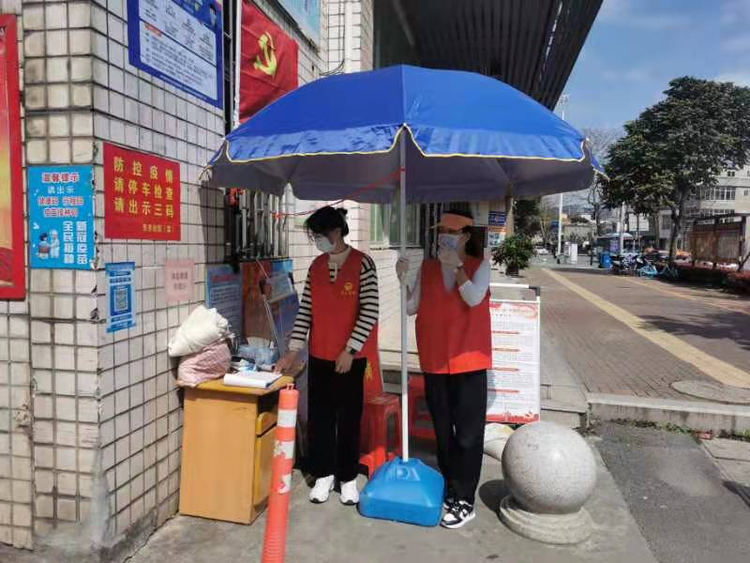 “万名干部下基层” 构建红色防疫新矩阵 “万名干部下基层” 构建红色防疫新矩阵