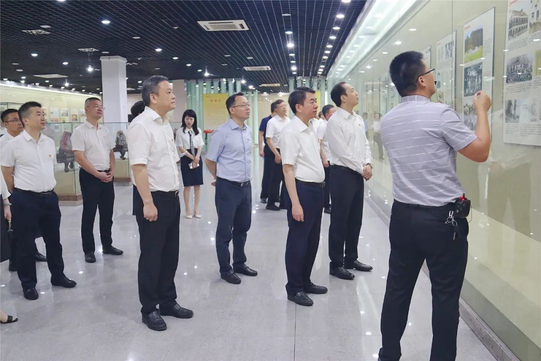 区级党员领导干部开展“七一”党日活动 区级党员领导干部开展“七一”党日活动