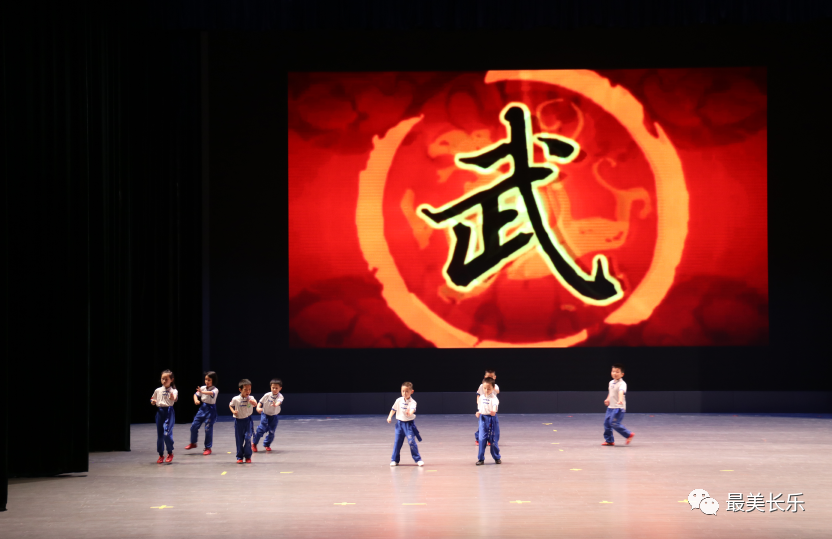 以武会友!两岸武术界在航展演传统武术! 以武会友!两岸武术界在航展演传统武术!