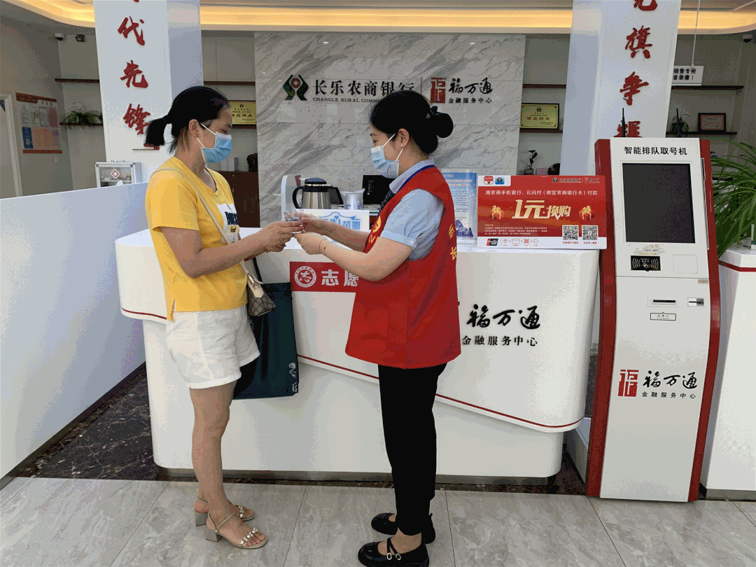 无惧“烤”验!76个“爱心茶摊”已开张! 无惧“烤”验!76个“爱心茶摊”已开张!