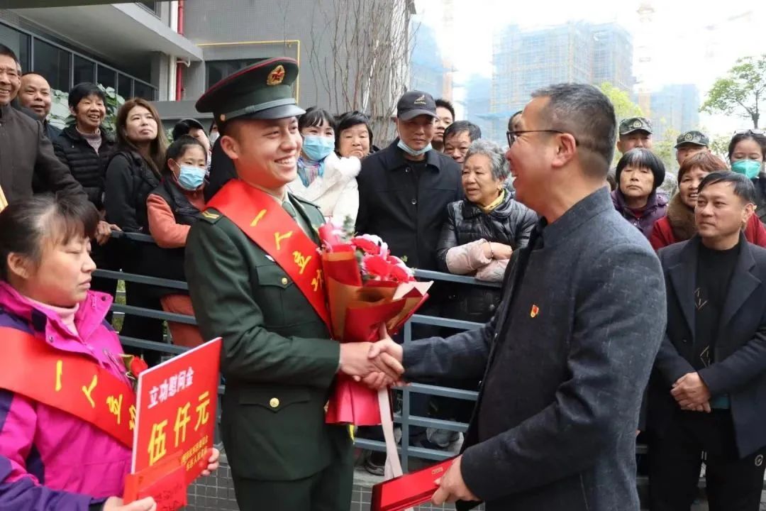 二等功喜报送到家!长乐小伙,赞! 二等功喜报送到家!长乐小伙,赞!
