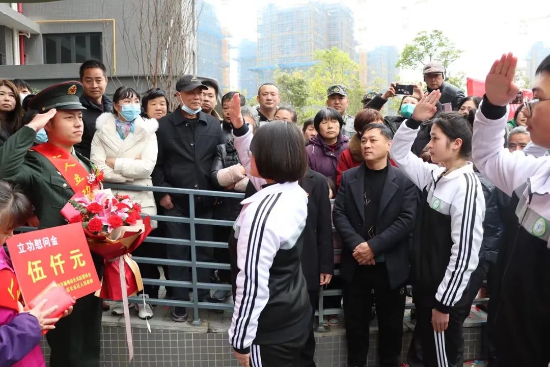 二等功喜报送到家!长乐小伙,赞! 二等功喜报送到家!长乐小伙,赞!