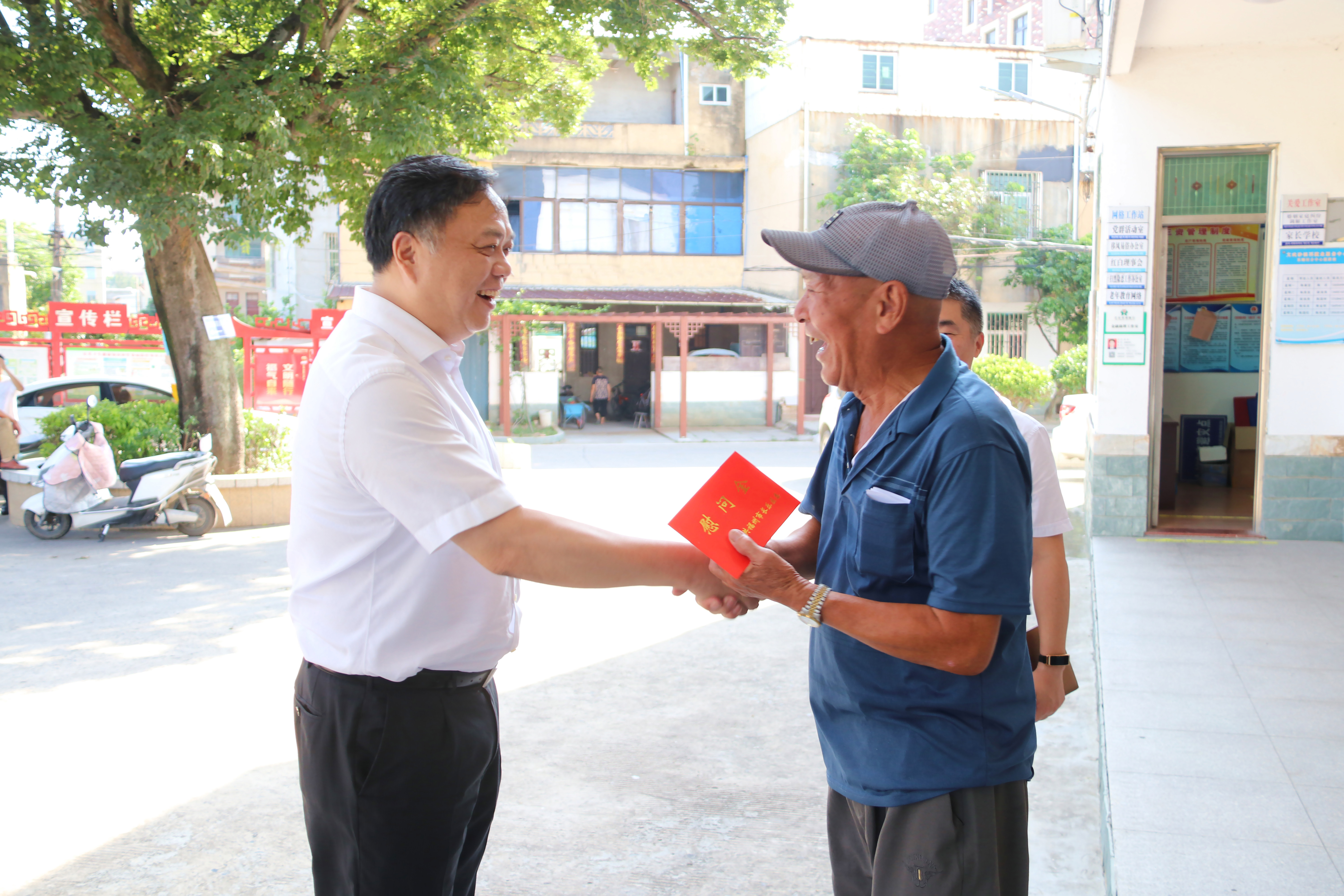 送关怀,暖人心!“七一”前夕张帆走访慰问困难老党员 送关怀,暖人心!“七一”前夕张帆走访慰问困难老党员