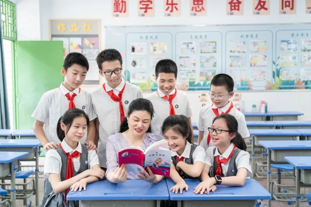 省级荣誉!她家中藏书2000多册! 省级荣誉!她家中藏书2000多册!