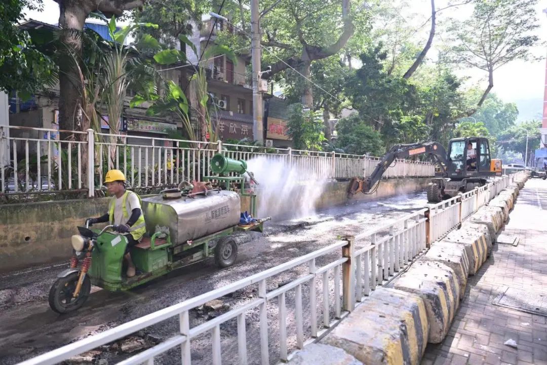 解放路供水工程加速推进，预计8月底完工