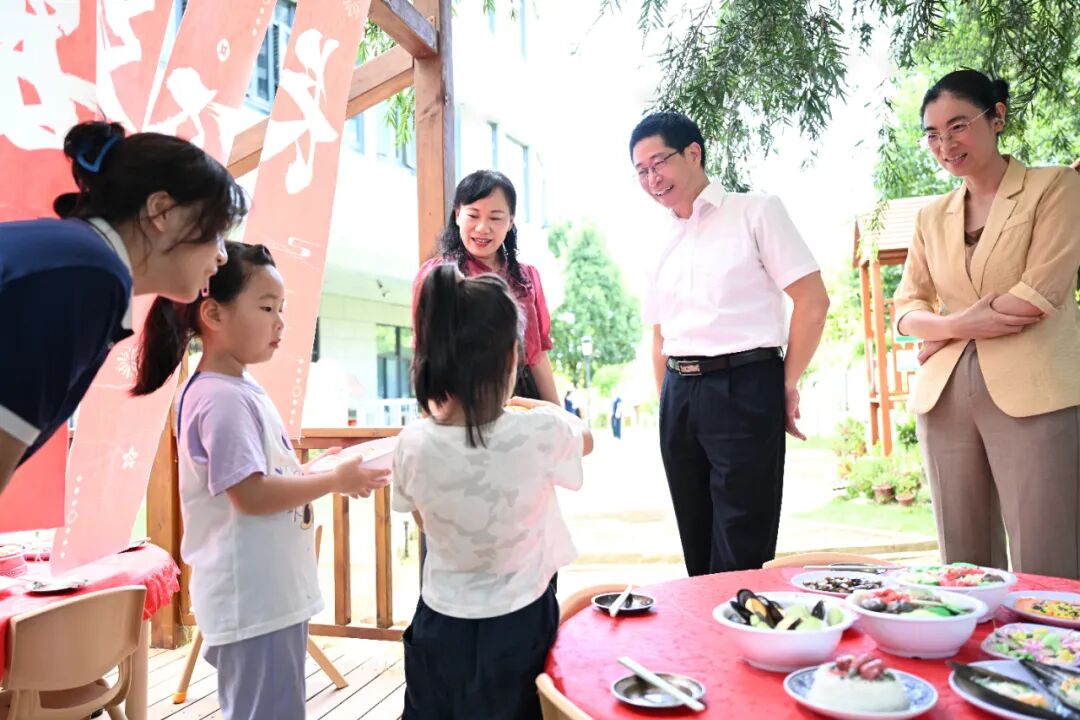 兰文调研教育医疗工作