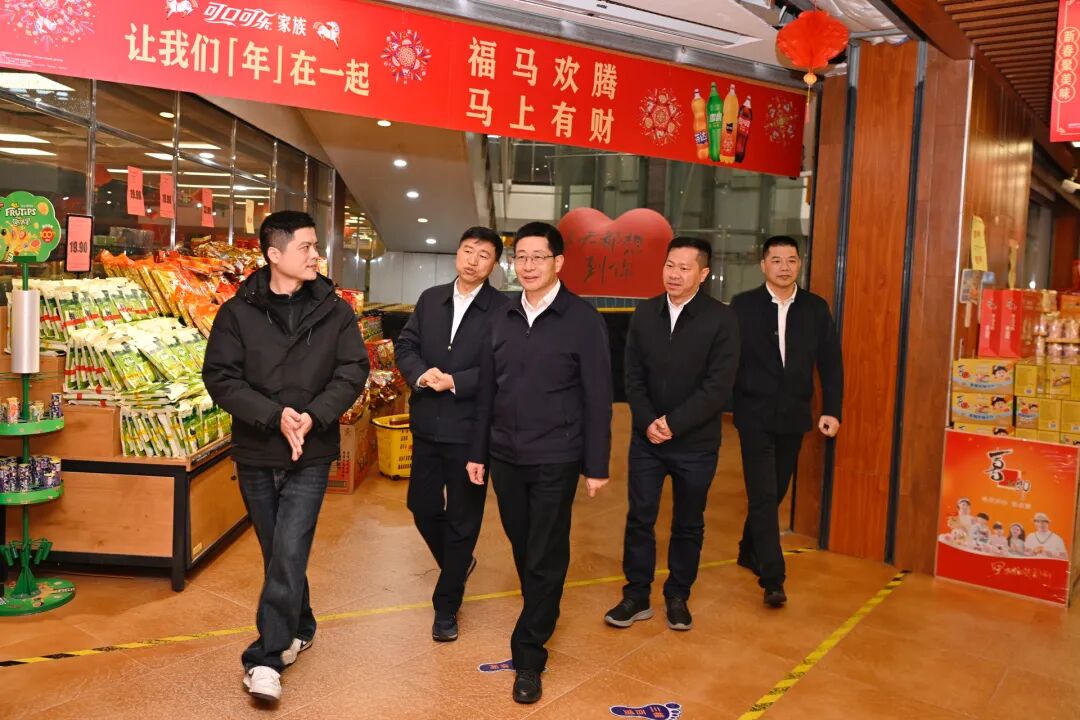 兰文带队开展2026年春节节前安全及市场供应检查 兰文带队开展2026年春节节前安全及市场供应检查