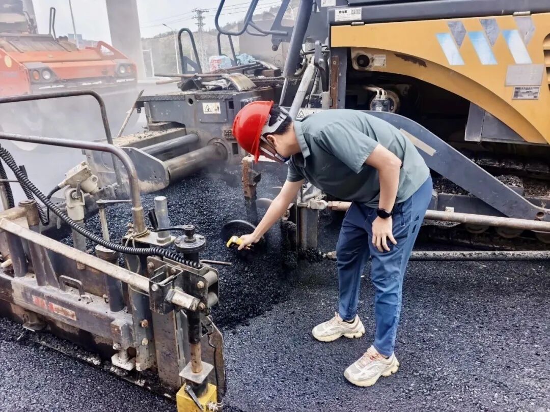 捷报传来!长乐⇌福清交通要道路面主体工程全线完工…… 捷报传来!长乐⇌福清交通要道路面主体工程全线完工……