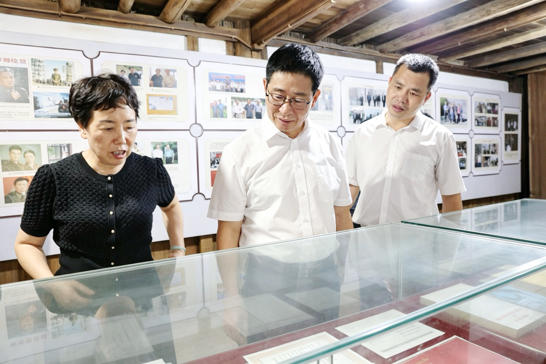 兰文赴鹤上镇调研并指导推动学习教育暨开展“护河爱水、清洁家园”活动 兰文赴鹤上镇调研并指导推动学习教育暨开展“护河爱水、清洁家园”活动